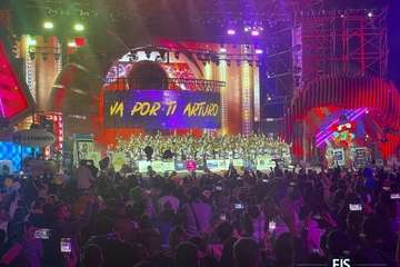 Actuación de la murga teldense Los Nietos de SaryManchez en la segunda fase del concurso carnavalero de la capital grancanaria/FJS Fotografía y TA.